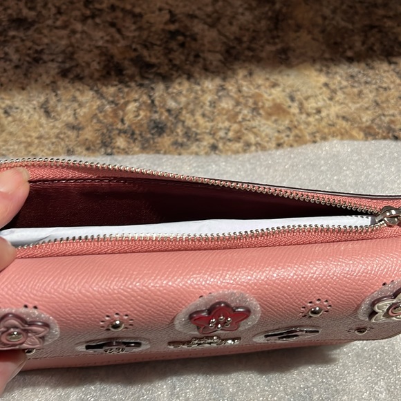 Coach Foldover Wristlet With Daisy Appliqué - Picture 8 of 10